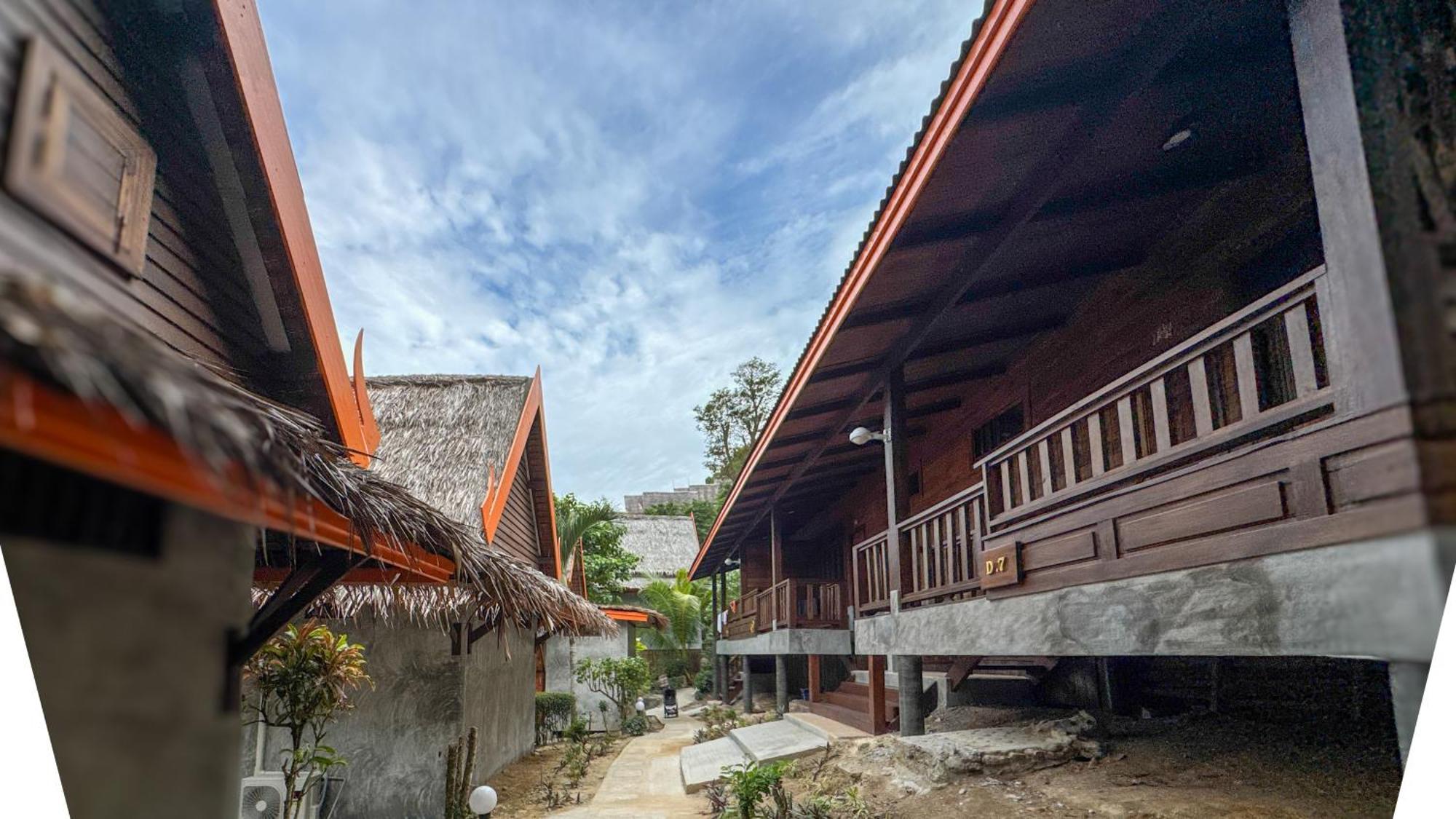 Phi Phi Relax Beach Resort Exterior photo