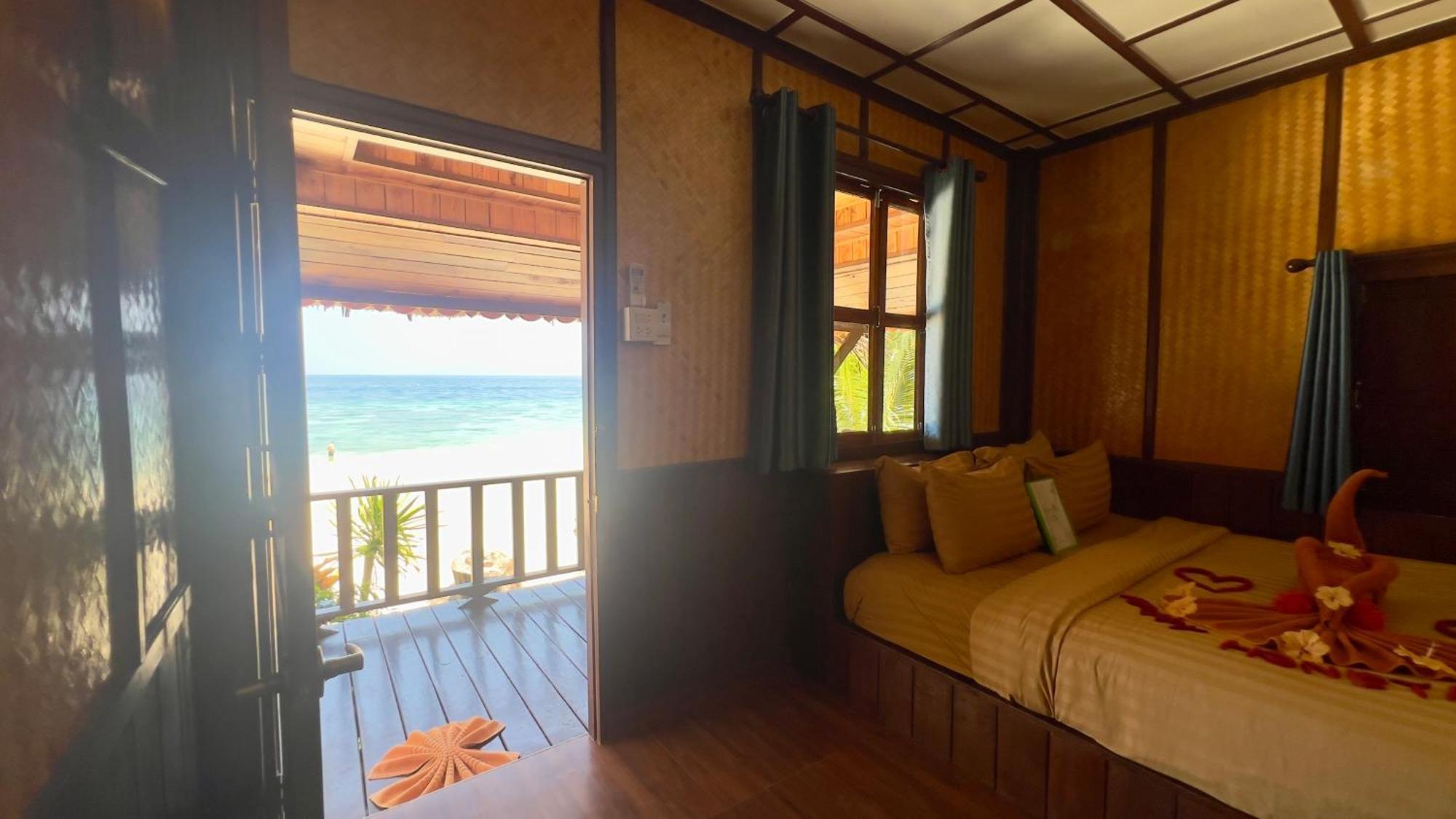 Phi Phi Relax Beach Resort Exterior photo